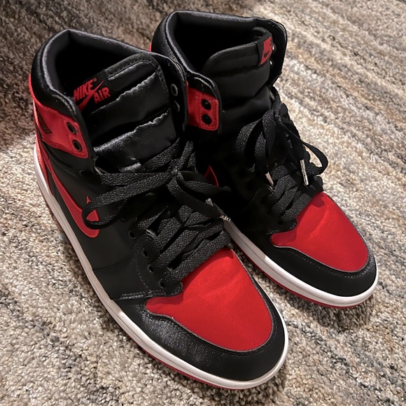 Air Jordan 1 Retro High OG ‘Satin bred’. Size 10